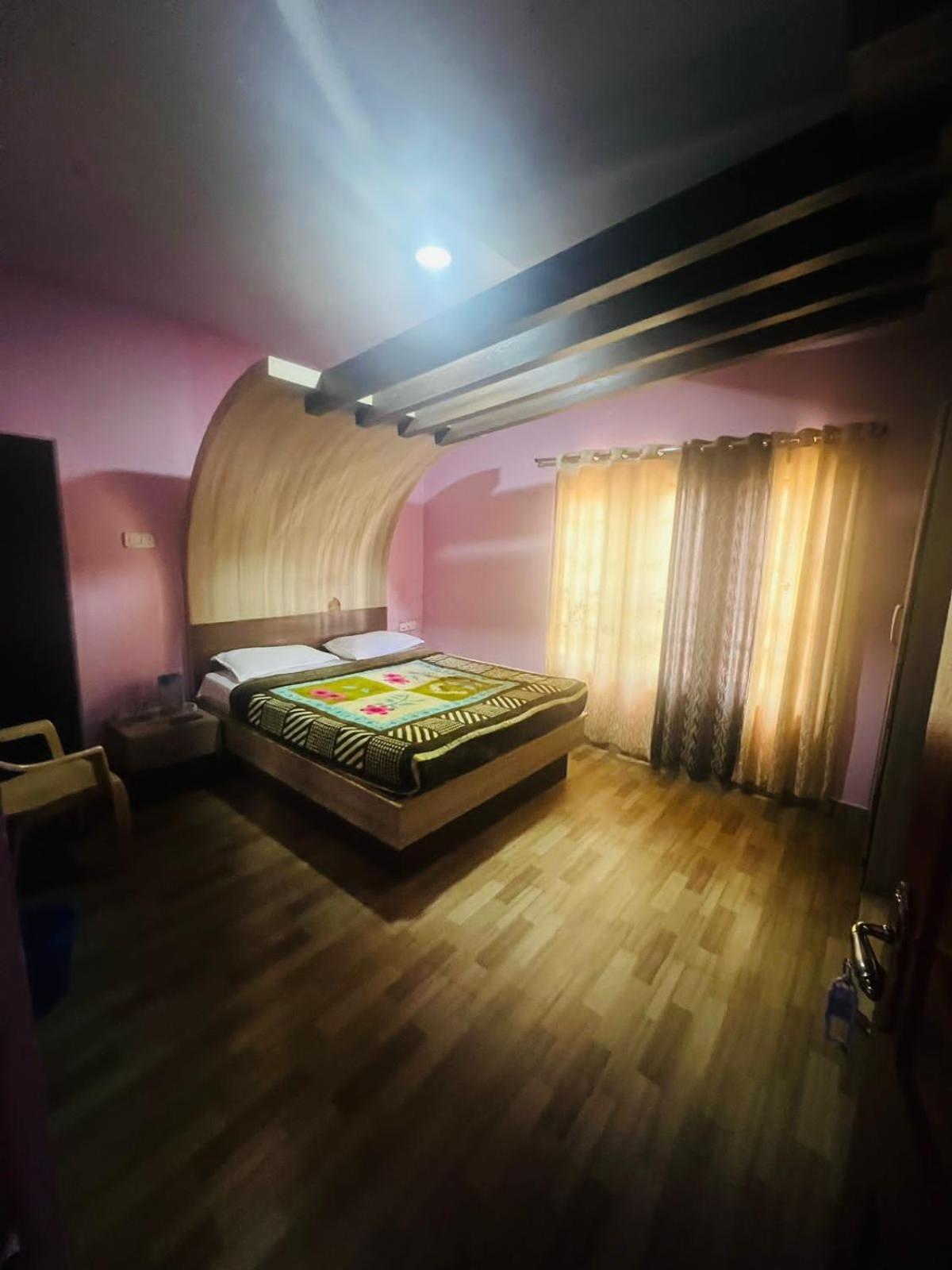 Akr Resitancy Hotel Ooty Buitenkant foto